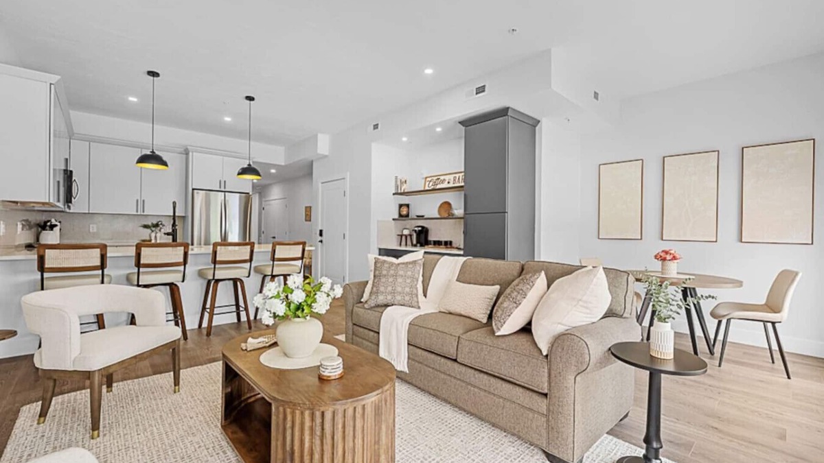 Central Business District Apartment | Lux Modern Downtown Apartment