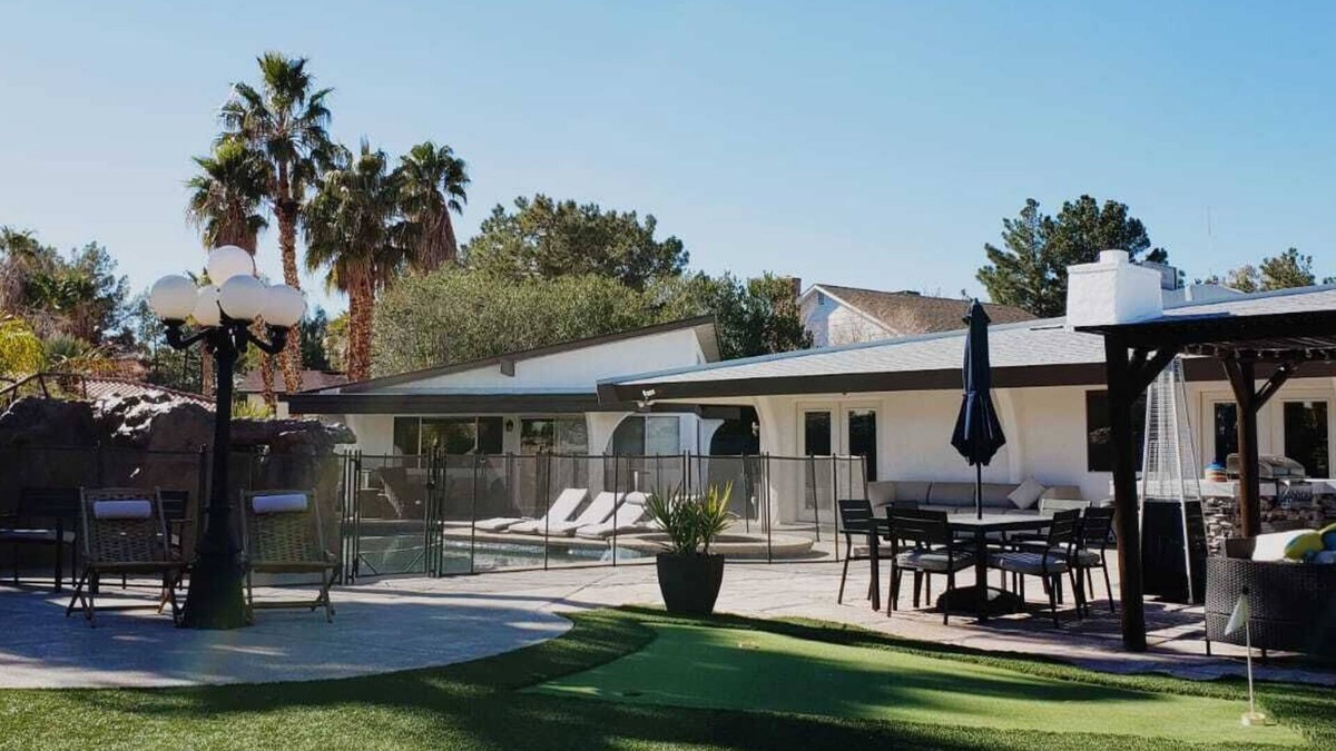 Canyon Gate House | LUX Modern Villa,City Center, Pool,Spa,Game Rm,Basketball,Pickle ball,Pool house