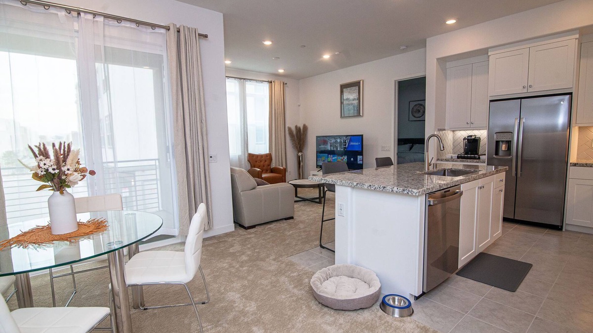 Stevenson Ranch Condo | Lux new 2 bedroom condo 1 minute from Six Flags.