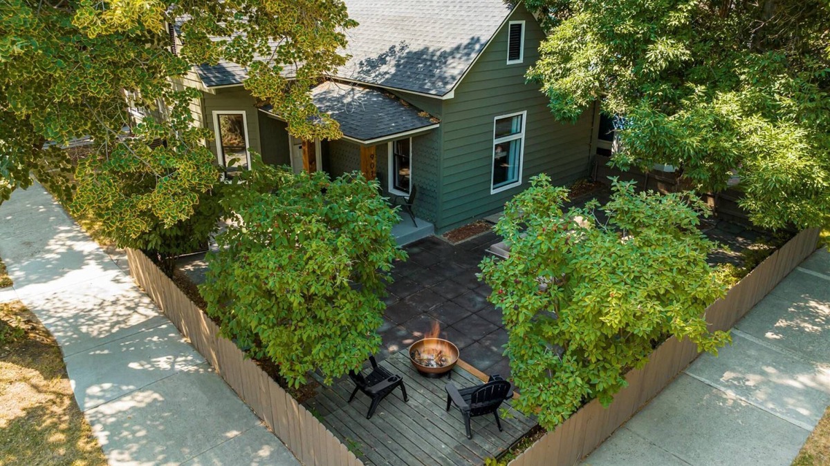 North End House | Lux North End Gem w/Gourmet Kitchen and Spa-Inspired Master Bathroom | 10 min Walk to Hyde Park