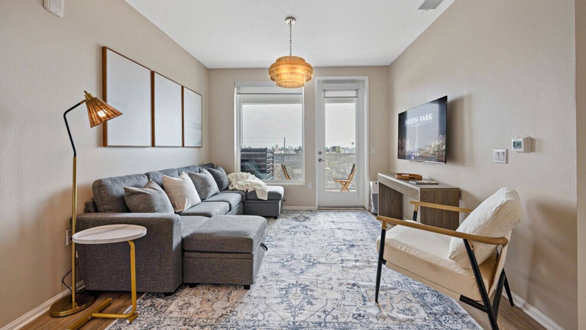 North Park Apartment | LUX Oasis North Park King Beds Workspaces Parking