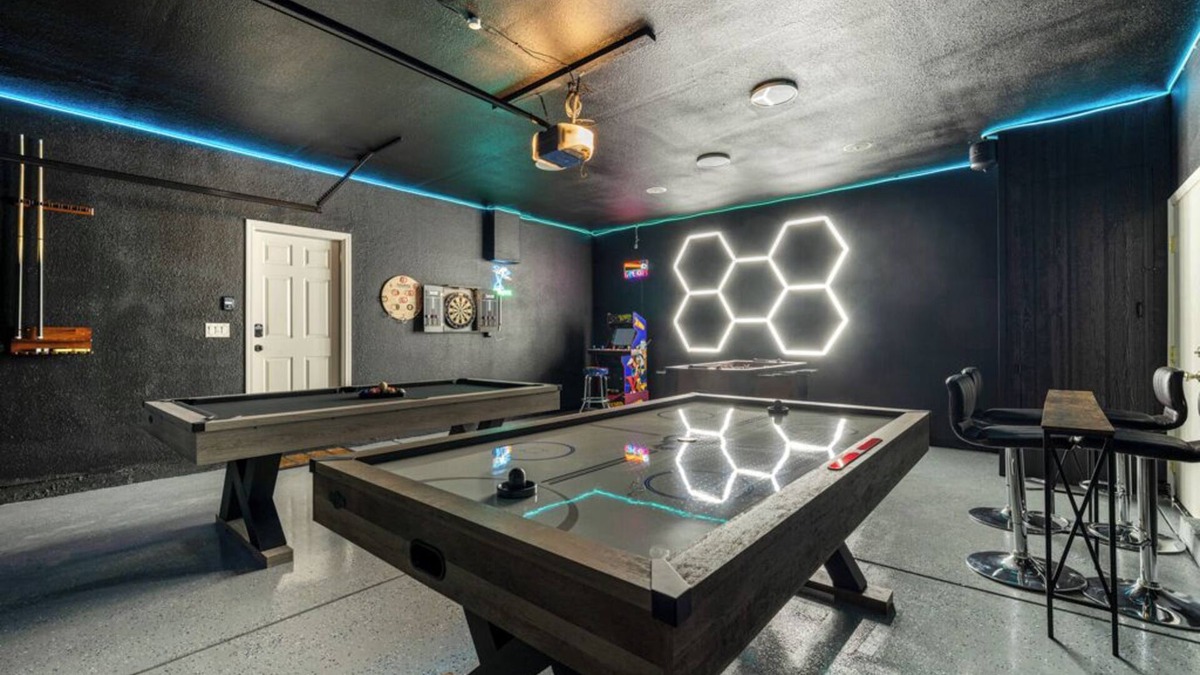 Olivehurst House | Lux Retreat w/Hot Tub/Game Rm/BBQ/4 mins to Toyota Amphitheater & Hard Rock