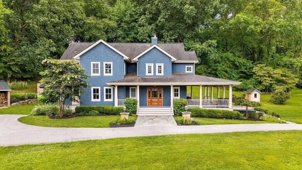 Phoenixville House | Lux Retreat with Stunning Views & Ultimate comfort