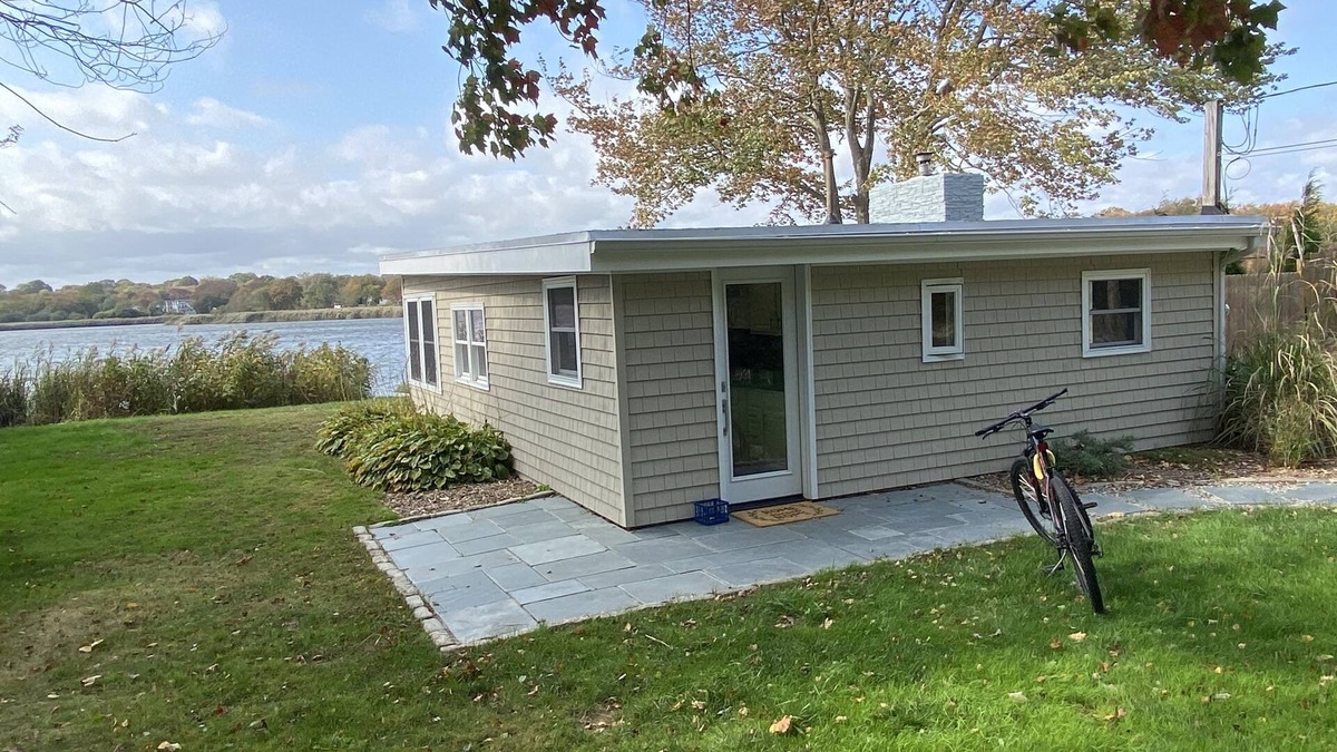 Bonnet Shores Cottage | Lux Romantic Waterfront Cottage - Bonnet Shores, Narragansett RI