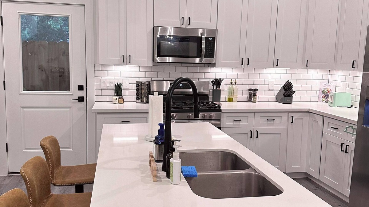 Kempwood House | Lux Rustic 3BR Family Townhouse Near DT/Galleria/Airport and More!
