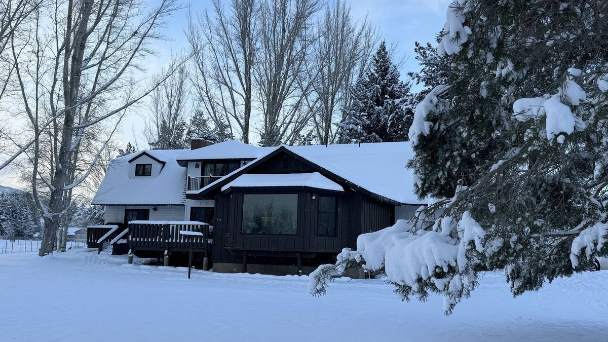 Midway House | Lux Ski Home, Views, close to DV, discounted monthly rentals, dogs considered