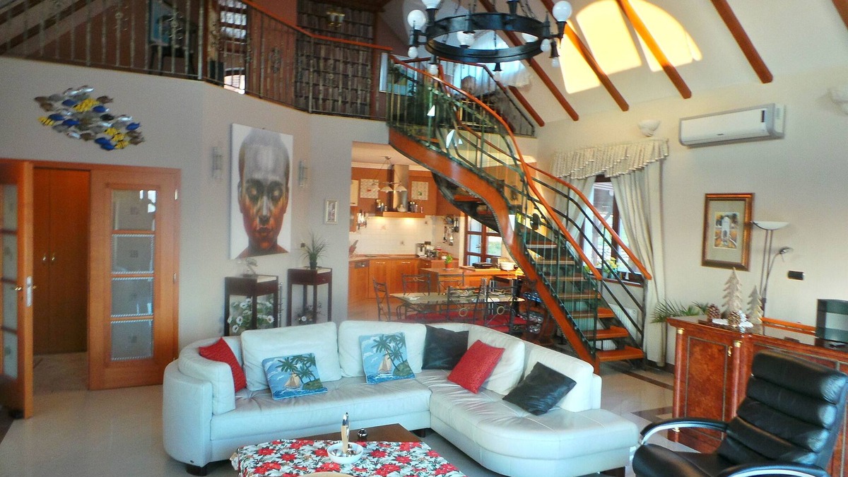 Balatonfured Villa | Lux Spacious 4 Bedroom Villa Amazing Lake Views, 4 bathroom, S/Pool, Games Room