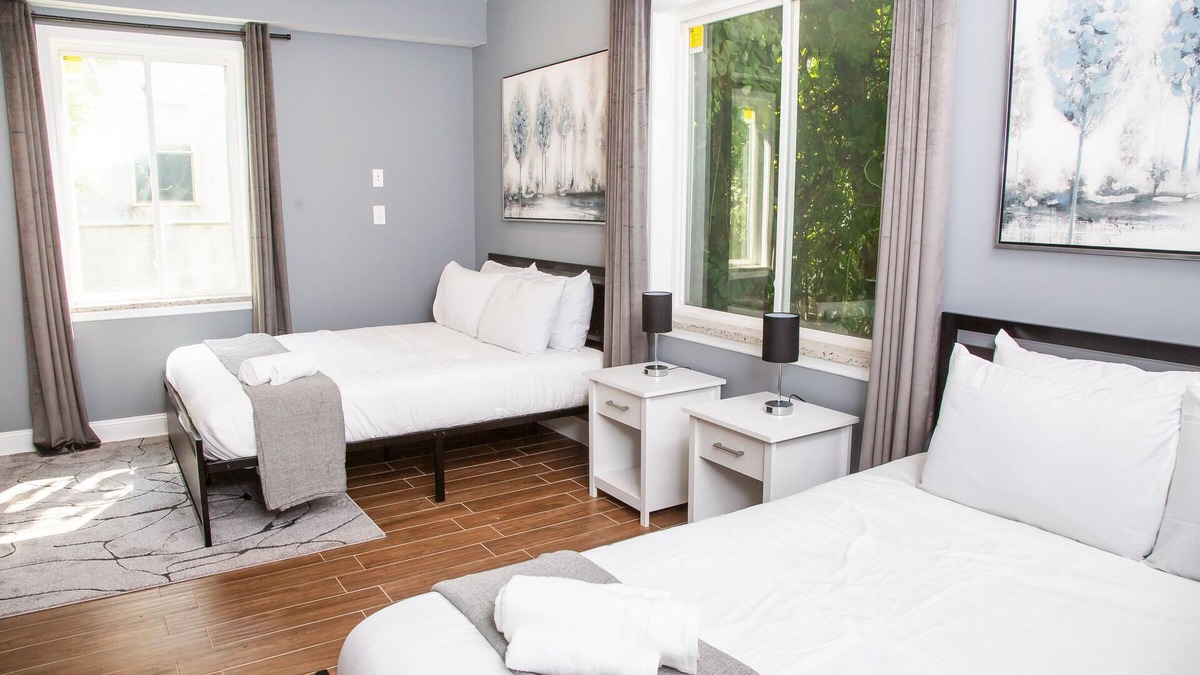 North Philadelphia East Apartment | Lux stay by Center City/Temple with King bed and Spacious Bedrooms