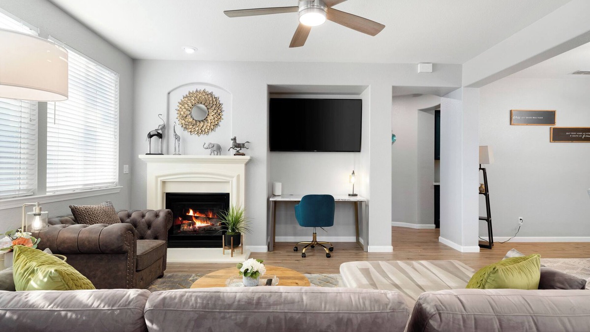 Linda House | Lux Stay w/Sauna, BBQ, Firepit, Outdoor Dining, Air Hockey Close to Hard Rock !