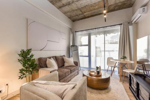 Sandown Apartment | Lux Studio & Big Screen Bliss