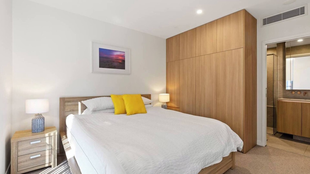 Kangaroo Point Apartment | Lux Style Spacious 1 Bed Apt, Pool , Parking