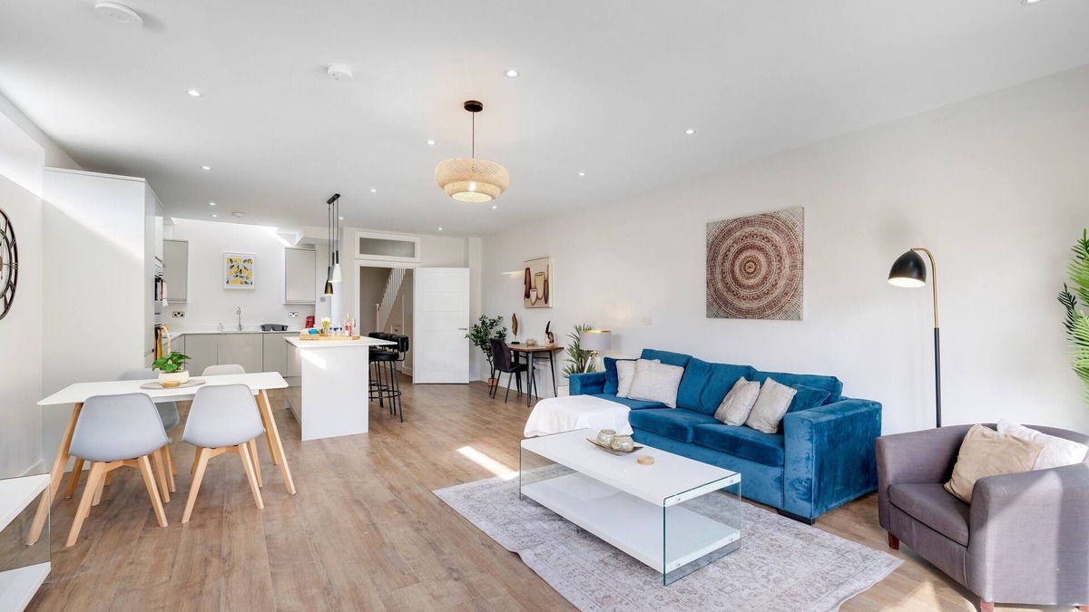 Purley House | Lux UK CR8 Purley Rise 35n-Stunning Executive 5 Bedroom Home in Purley