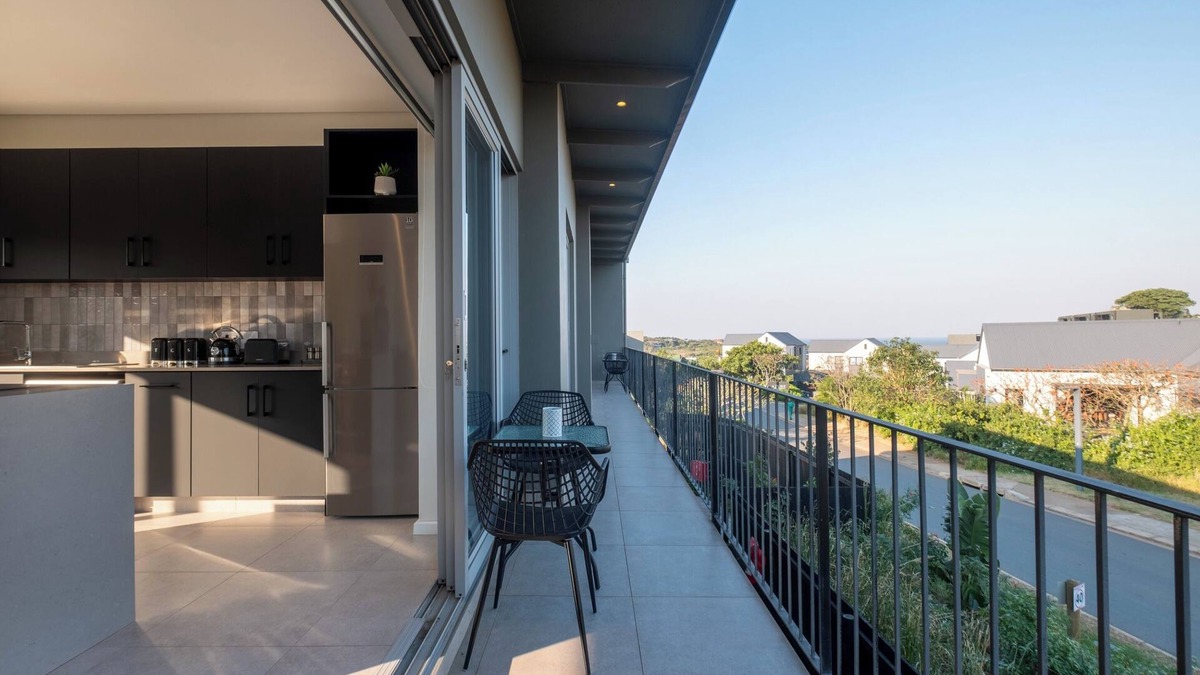 Salt Rock Apartment | Luxe 2-Bed Apartment in Zululami Estate, Ballitonn