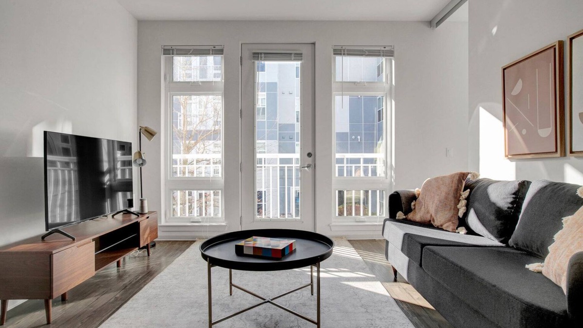 Assembly Square Apartment | Luxe 2B w/W/D, Gym, Rooftop. Steps from T stop by Blueground