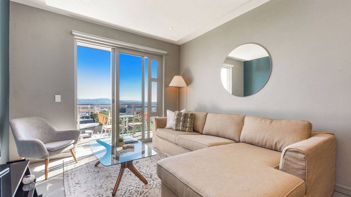 Greater Johannesburg Metropolitan Area Apartment | Luxe 2BR at The Tyrwhitt, Chic Rosebank Living