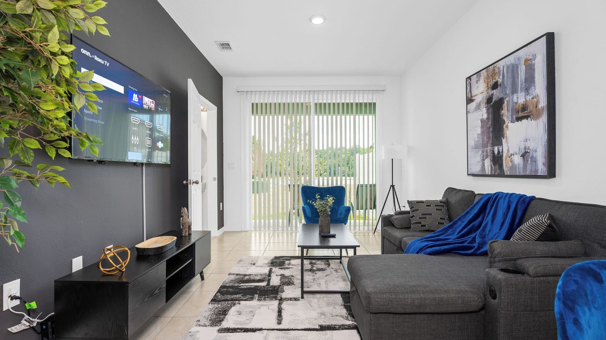 Baymeadows House | Luxe 2BR Townhome Close to Beach