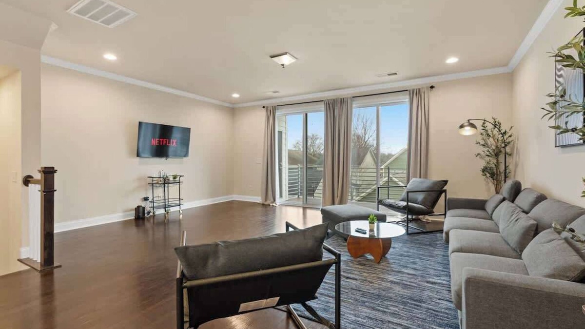 Charlotte House | Luxe 3BR Townhousein Uptown Charlotte!