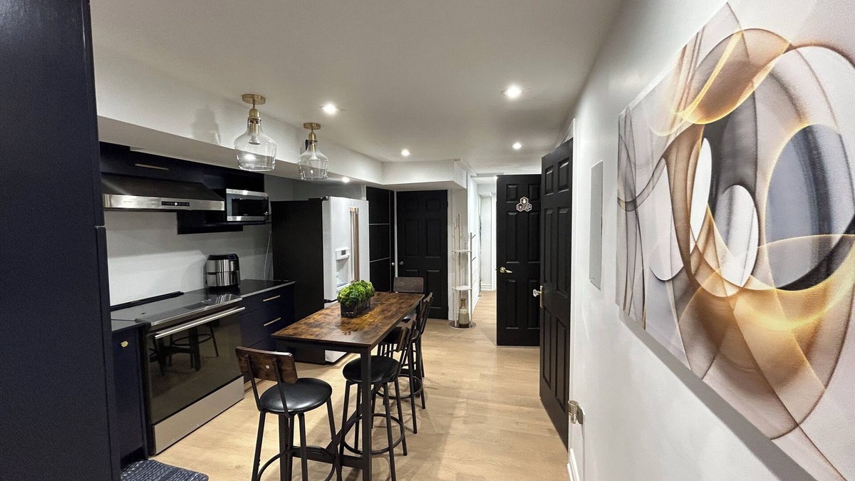 Caledon House | Luxe Apartment in Caledon