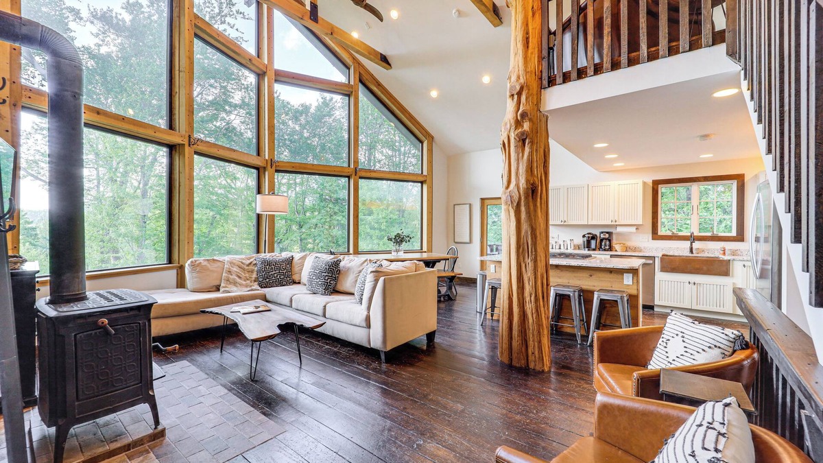Warrensville House | Luxe Appalachian Mountain Cabin w/Hot Tub, Views