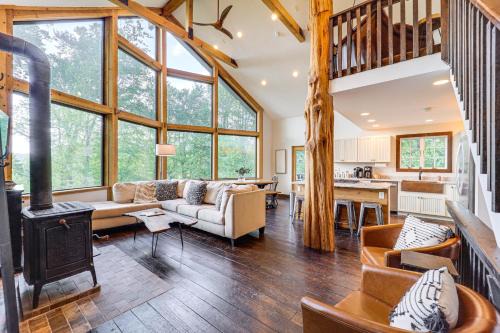 Warrensville House | Luxe Appalachian Mountain Cabin with Hot Tub, Views