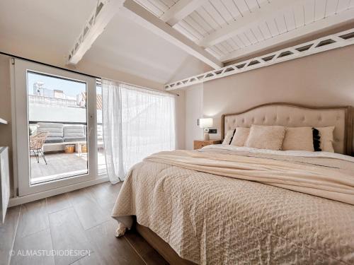Malasana Apartment | Luxe at the Clouds of Madrid! Atico C Fuencarral