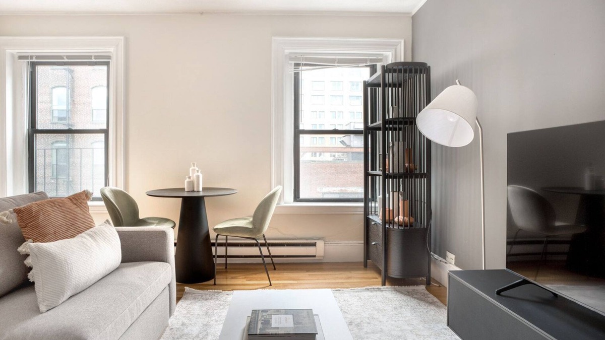 Back Bay Apartment | Luxe Back Bay 1BR w/W/D, near Green Line, by Blueground