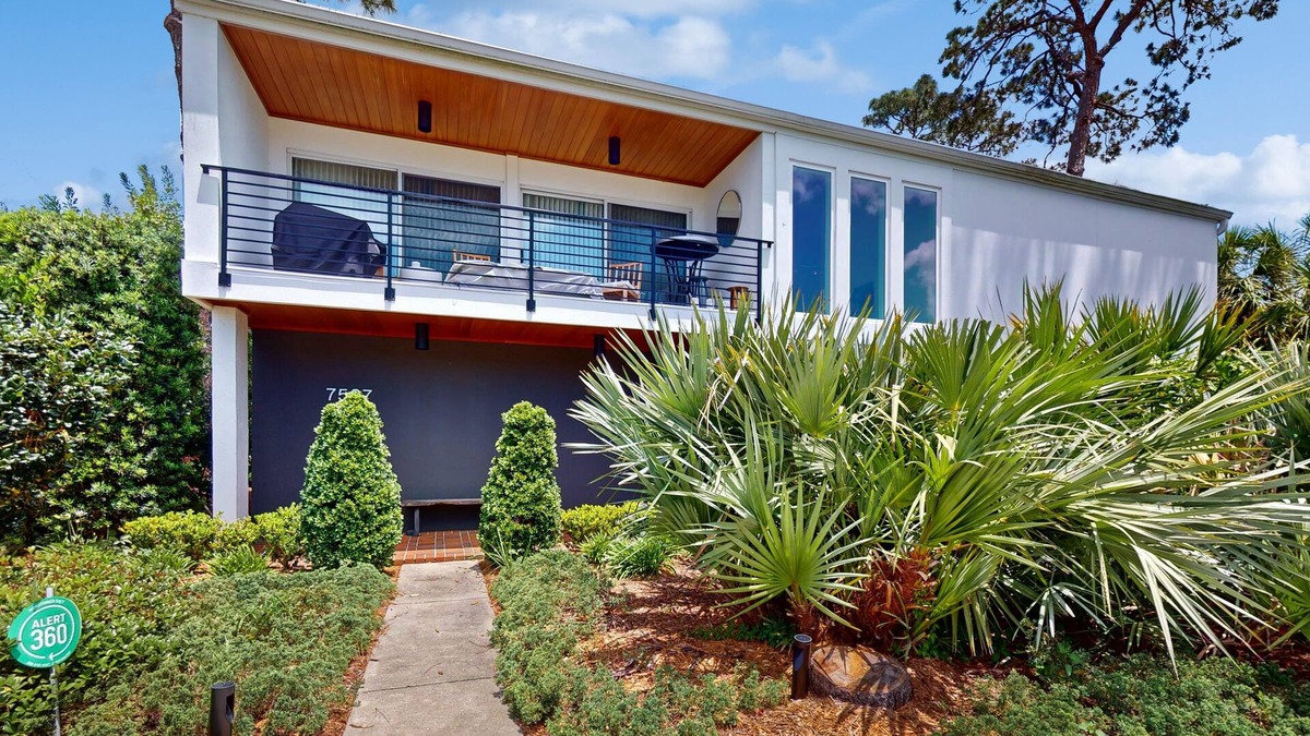 Whitfield House | Luxe bay-view escape with private pool, kayak, grill/ice box, & all-new interior