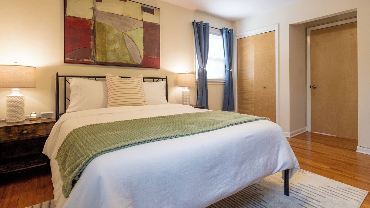 Belleville Apartment | Luxe Belleville 1 Bed - Pets OK, Parking, Laundry, Fios, Safe, Dog Park Nearby