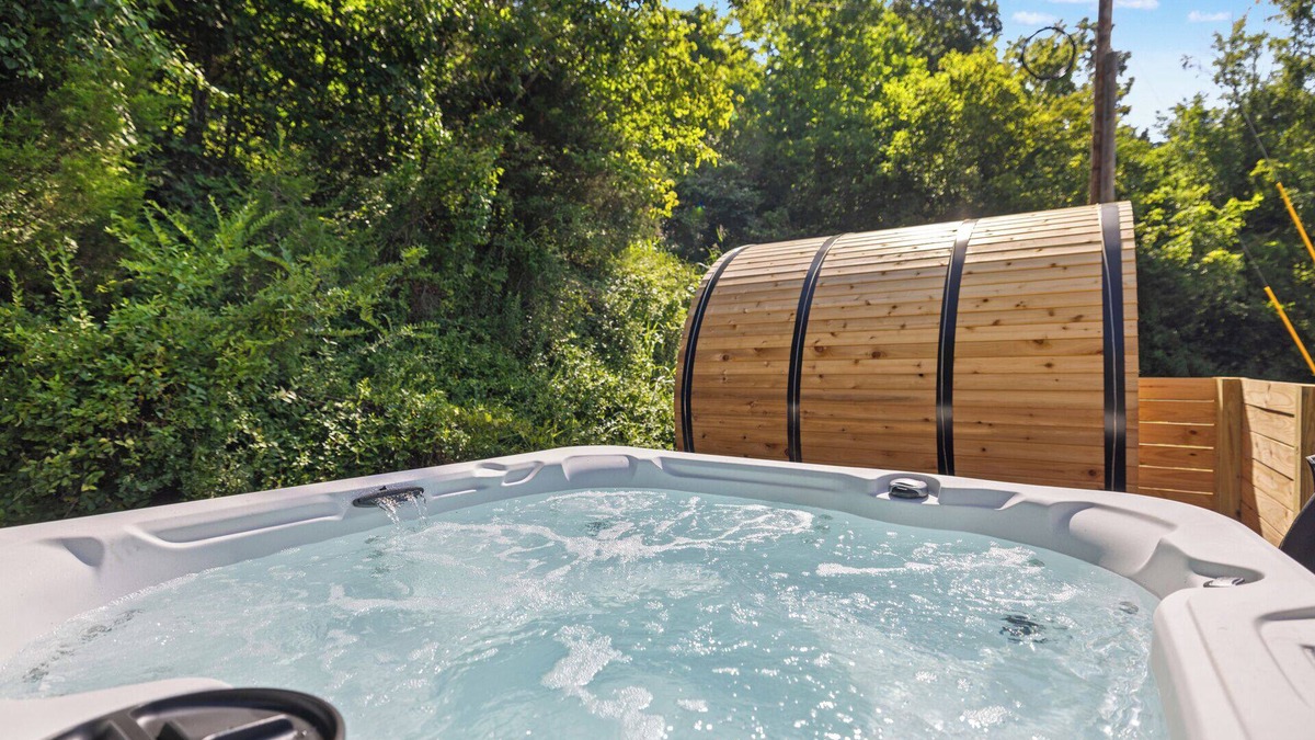 Chaplin House | Luxe Bourbon Trail Retreat Great Location! Privacy, Hot Tub, Sauna & Firepit