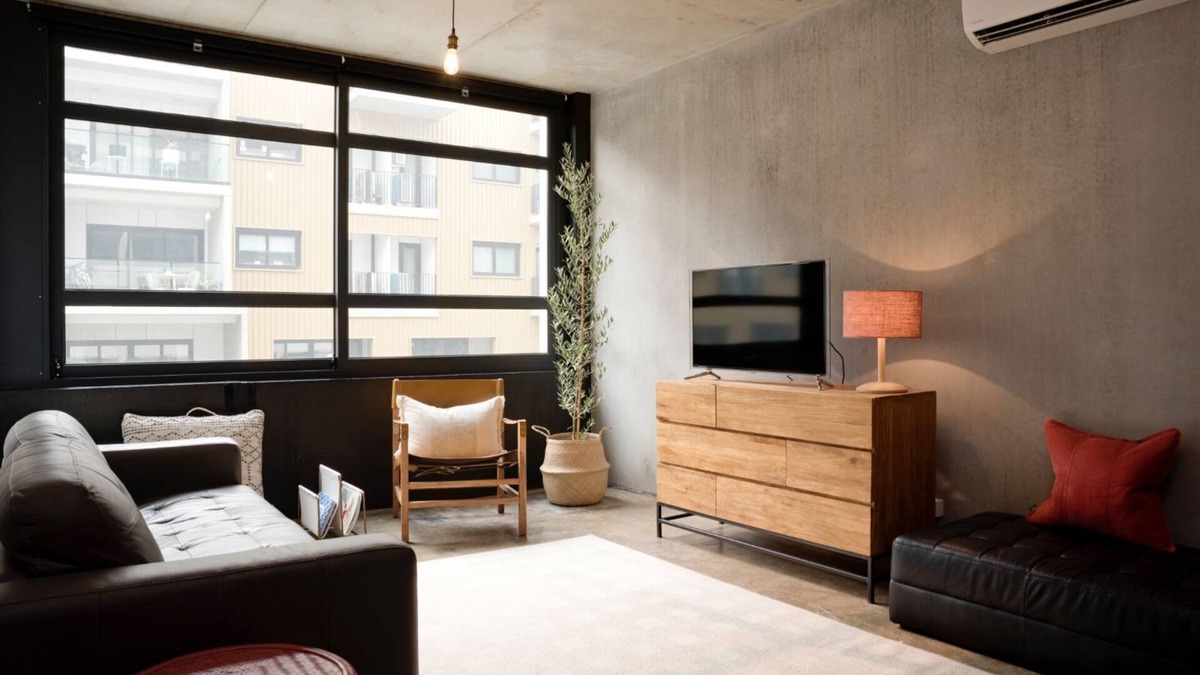Kingston Apartment | LUXE Boutique Warehouse Style KING BED - EV Charger - Central Canberra Location!