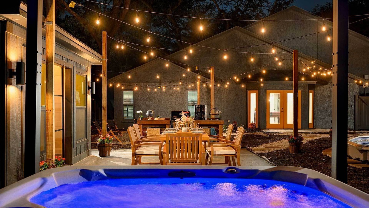 Limona Improvement Cottage | Luxe Brandon Oasis w/Private Pool & Hot Tub!