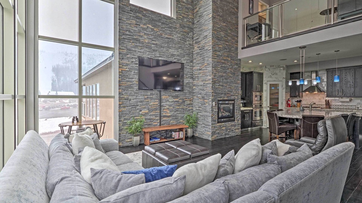 Brian Head Condo | Luxe Brian Head Escape w/Hot Tub & Mtn Views