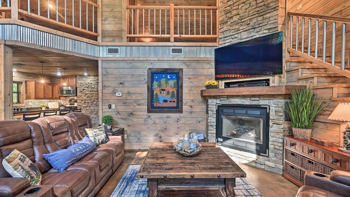 Broken Bow Cabin | Luxe Broken Bow Cabin w/Tesla Charging Station
