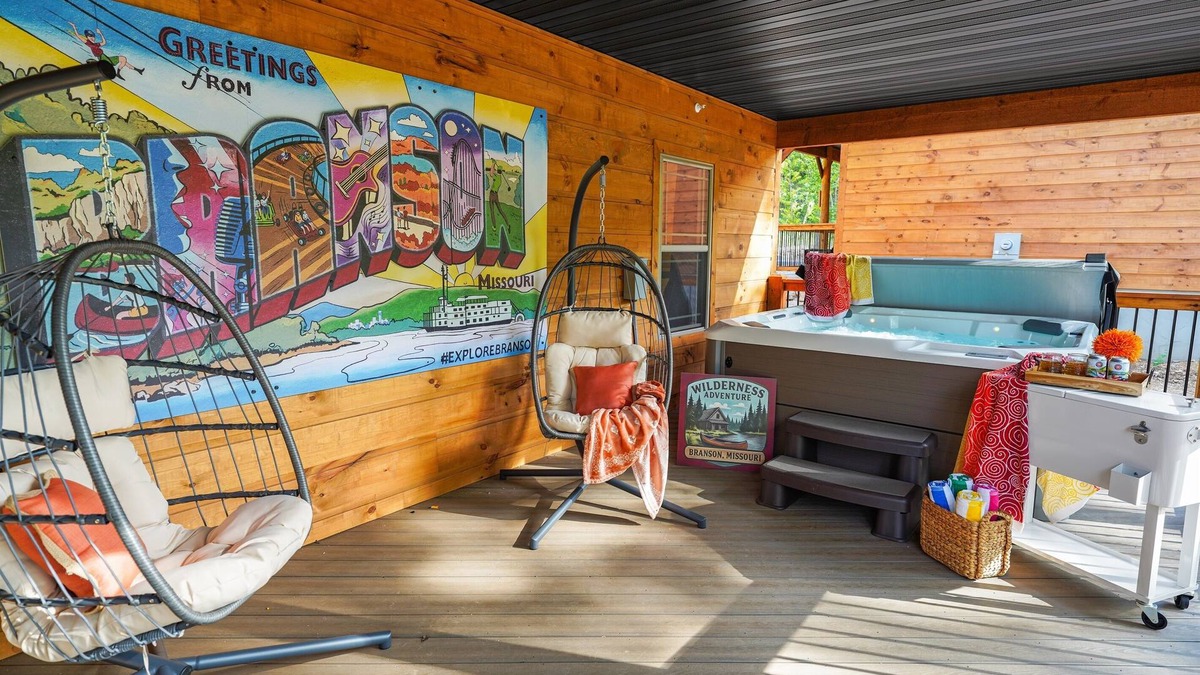 Omaha Cabin | Luxe Cabin>Hot Tub>Indoor Pool>Game Table>Fire Pit>Fishing>Pickleball>Hiking