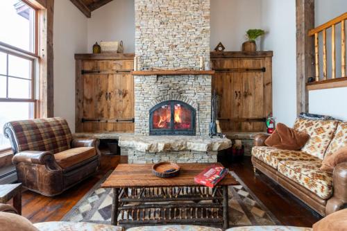 Central Vermont- Killington House | Luxe Chalet Ski On Off Hot Tub Pool and Views