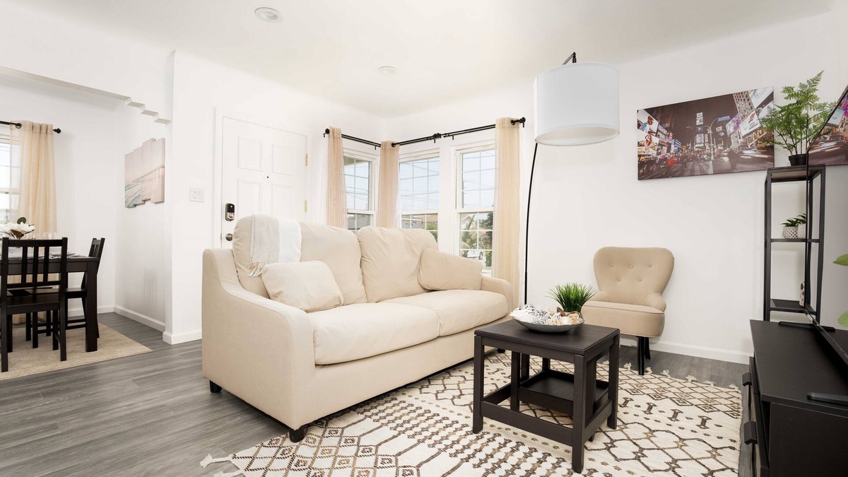 Lennox House | Luxe Comfort Near LAX & SoFi