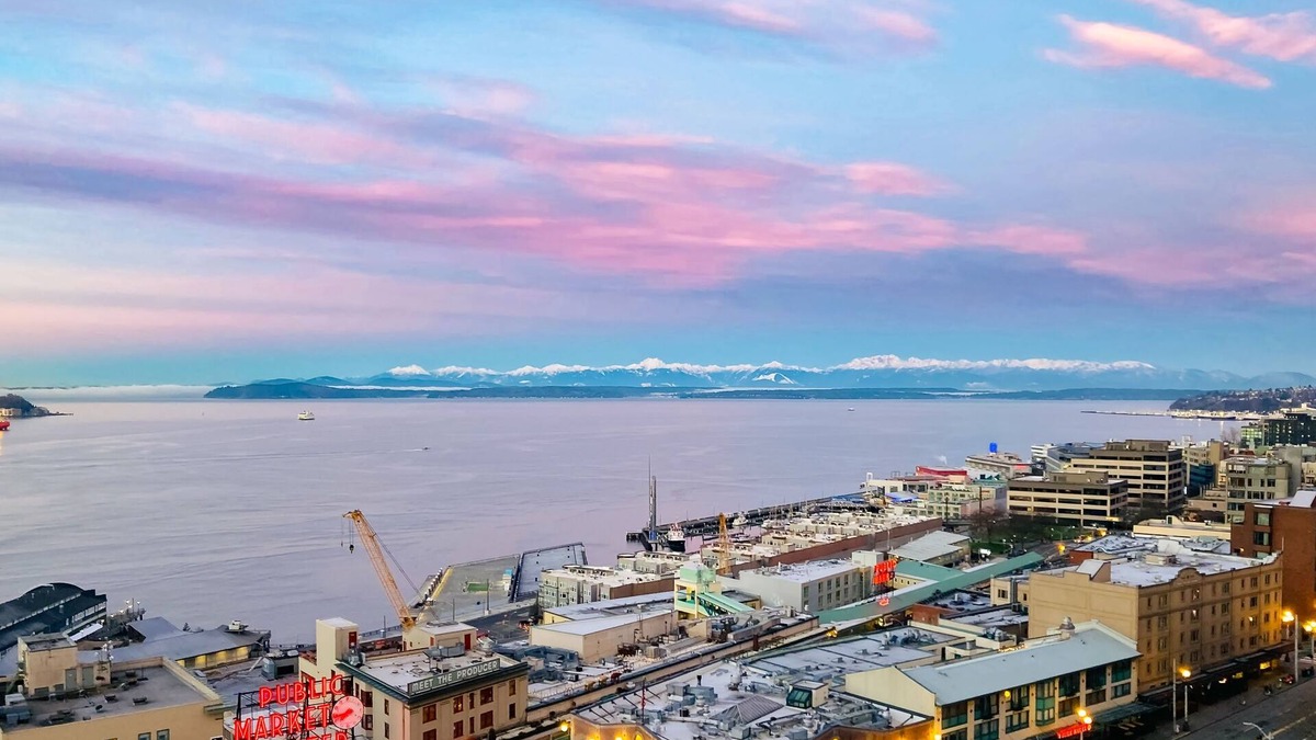 Downtown Seattle Condo | Luxe condo overlooking Elliott Bay & Olympic Mountains with pool, hot tub, gym