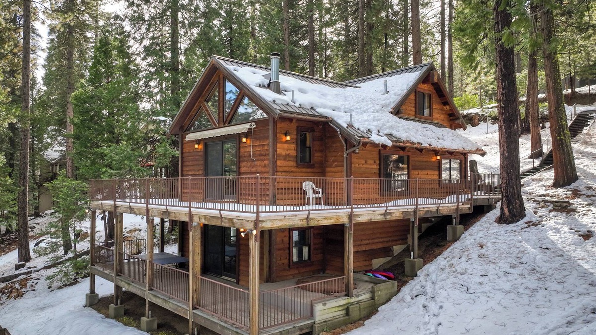 Cold Springs Cabin | Luxe Cozy 3 BDR Cabin w/Jacuzzi near Pinecrest Lake, Dodge Ridge & Cold Springs