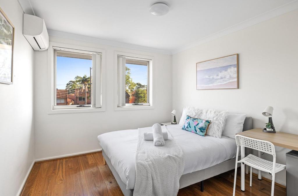 Panania House | Luxe Double Room in Panania - Nearby Stations & Shops - Shared Bathroom
