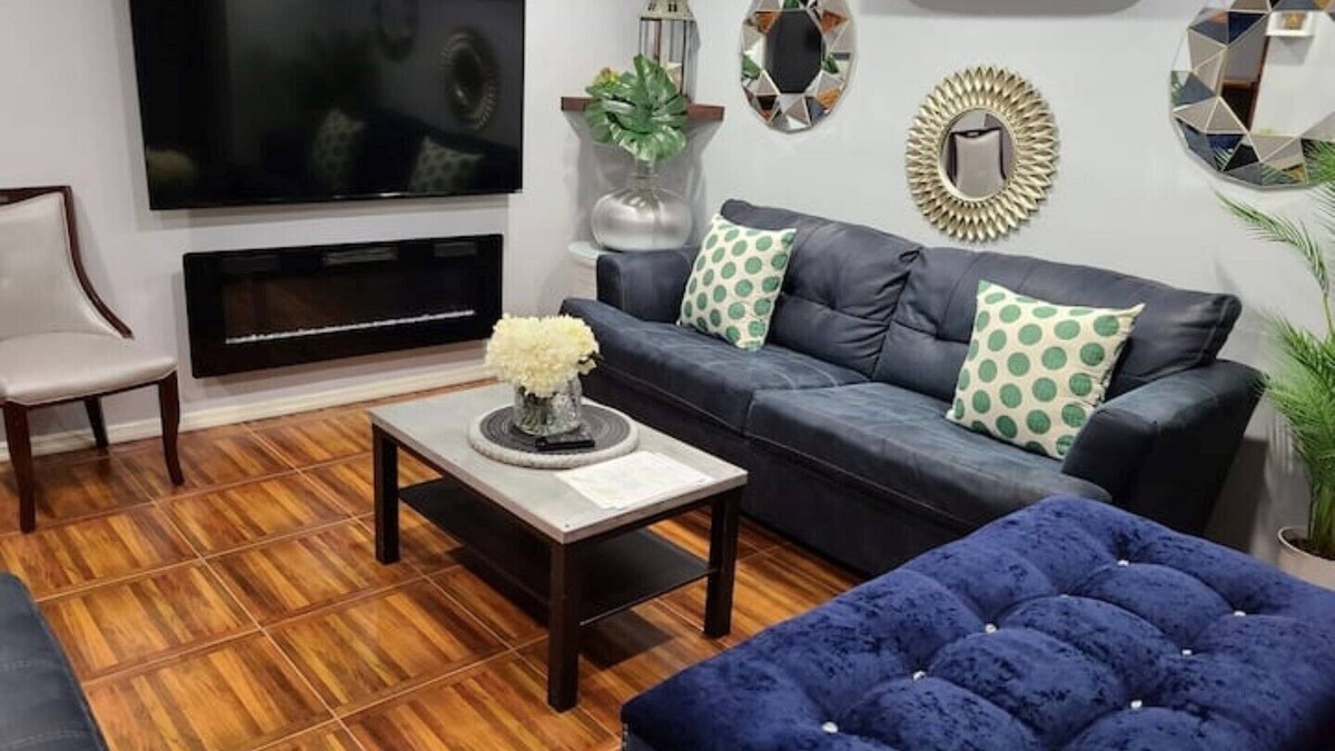 East New York Apartment | Luxe-Exquisite & Cozy-15 minutes to JFK Airport, 2-minute walk to L train to NYC