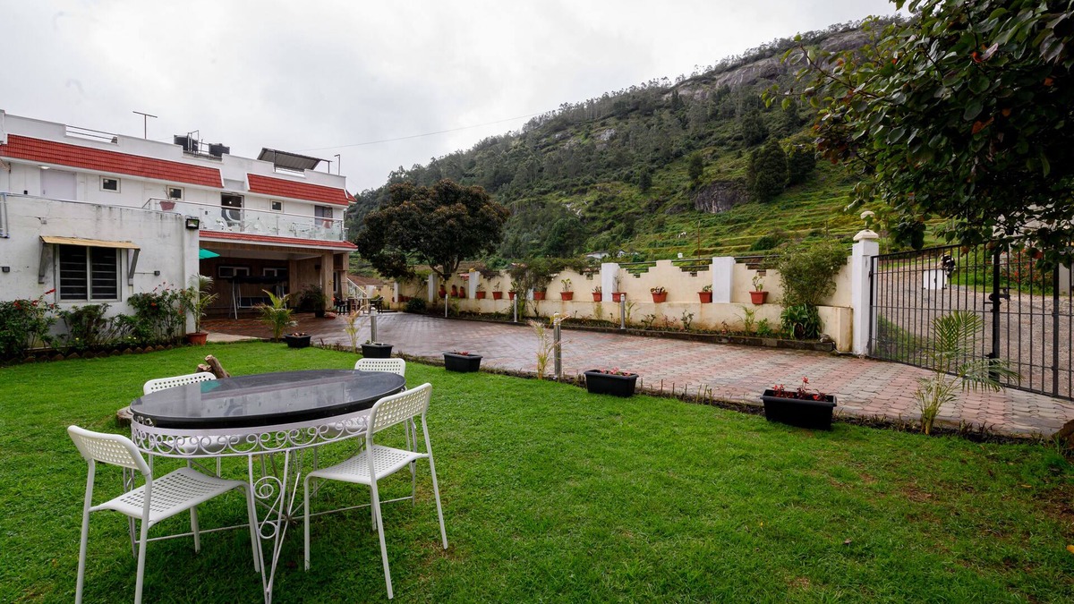 Thalayathimund Villa | Luxe Family Villa - Tea Estate and Forest Hill View from the Balcony!