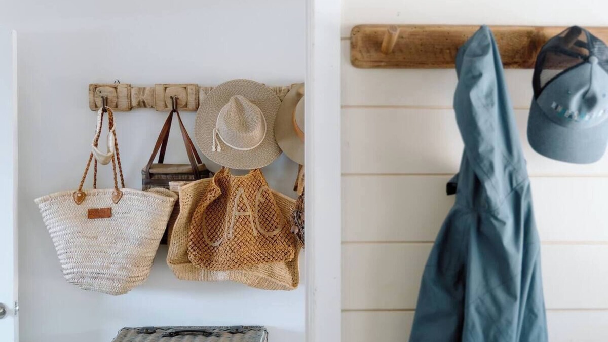 Kidaman Creek House | Luxe Farmstay & New Tiny Home, Animals and Views!