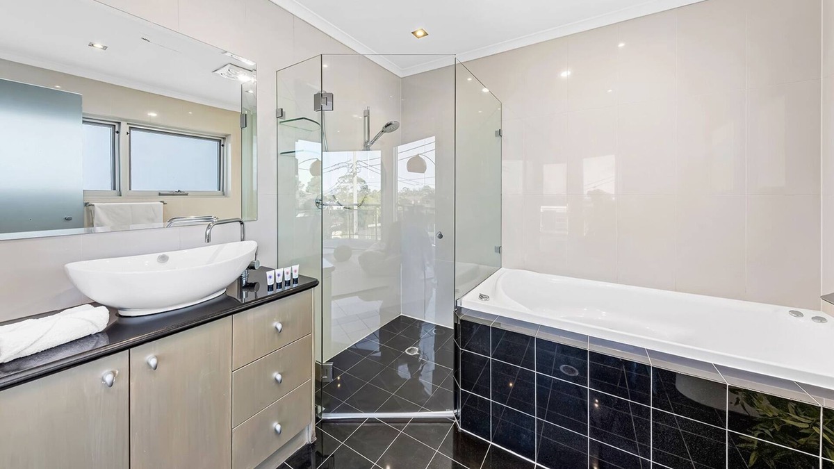 Ryde House | Luxe Five Bedroom House in Ryde