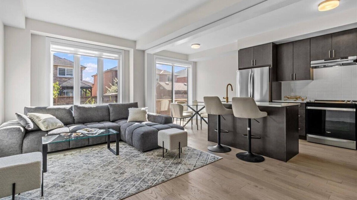 West Oak Trails House | Luxe furnished home in Oakville