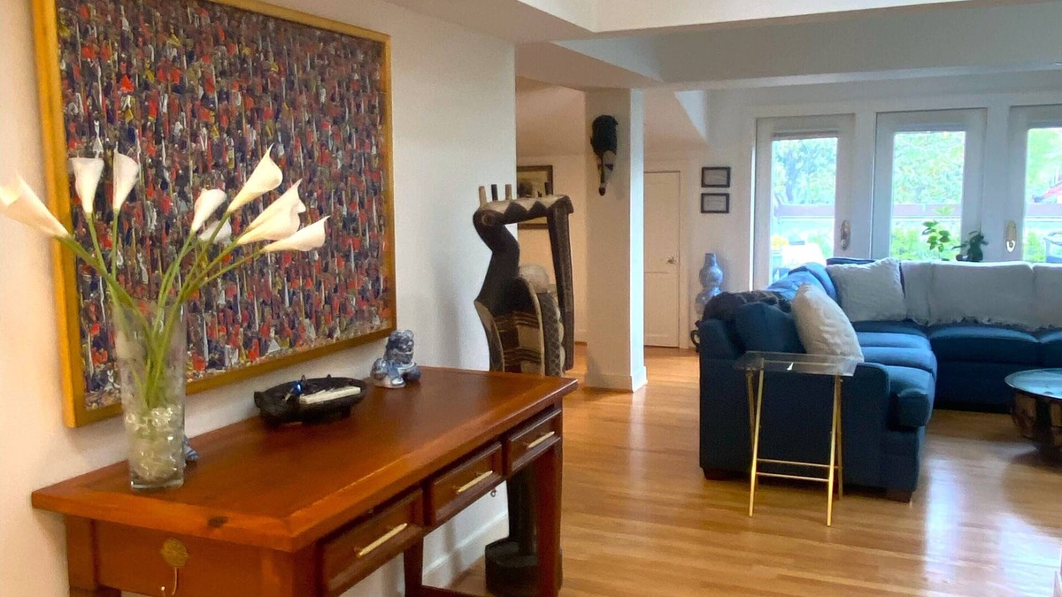 Georgetown Condo | LUXE Georgetown Penthouse, Deck, Skylights, Pkg