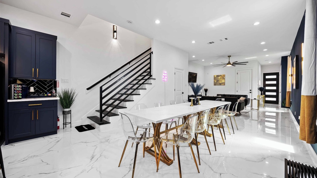 Southeast Houston House | Luxe Group Stay 3BR Near Med Center NRG Mins to Downtown Nightlife