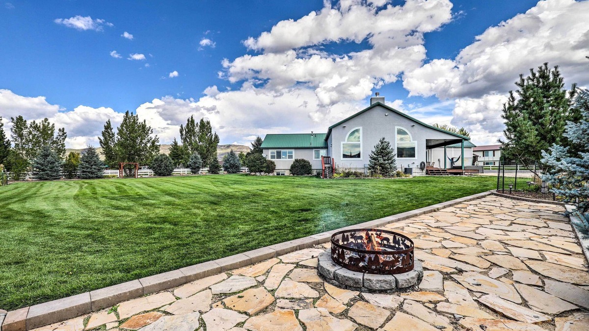 Park City House | Luxe Heber City Cabin + Hot Tub & Guest House