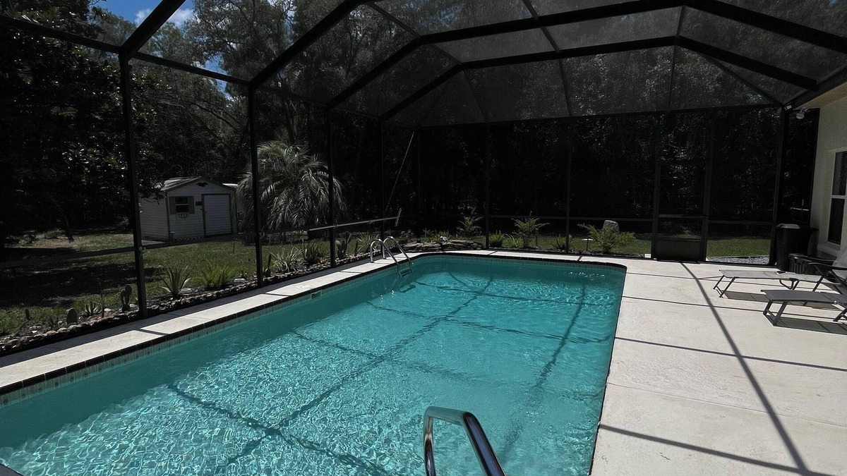 Lecanto House | Luxe Home in Lecanto Florida with Pool and Jacuzzi Tub