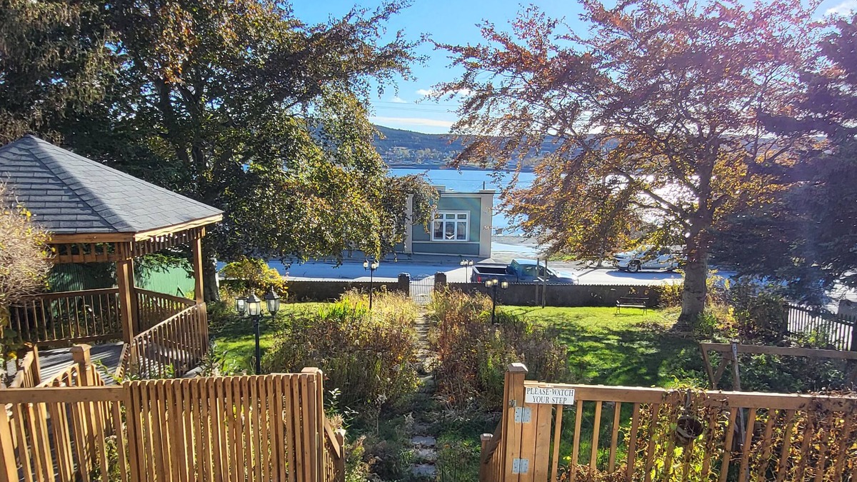 Carbonear Apartment | Luxe Hometel