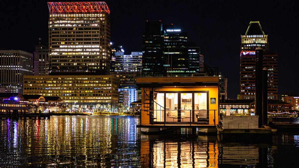 Eastport Boat Rental | Luxe Houseboat: Breathtaking Skyline 360 Views